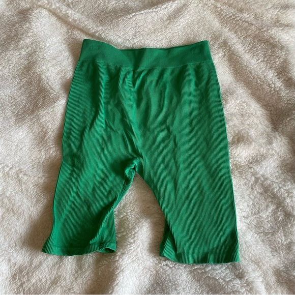 Green ribbed seamless biker shorts size small - Picture 2 of 2